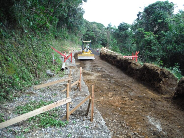 工事中の安川農道